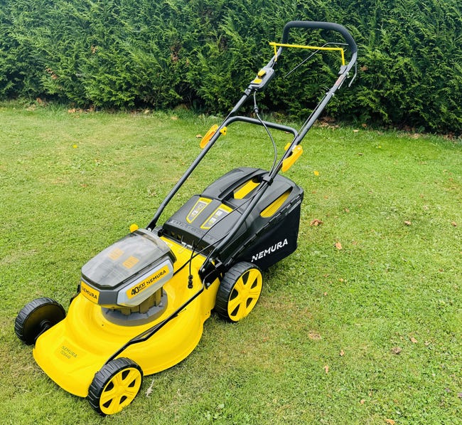 Tondeuse batterie 80V tractée 46cm 2 batteries