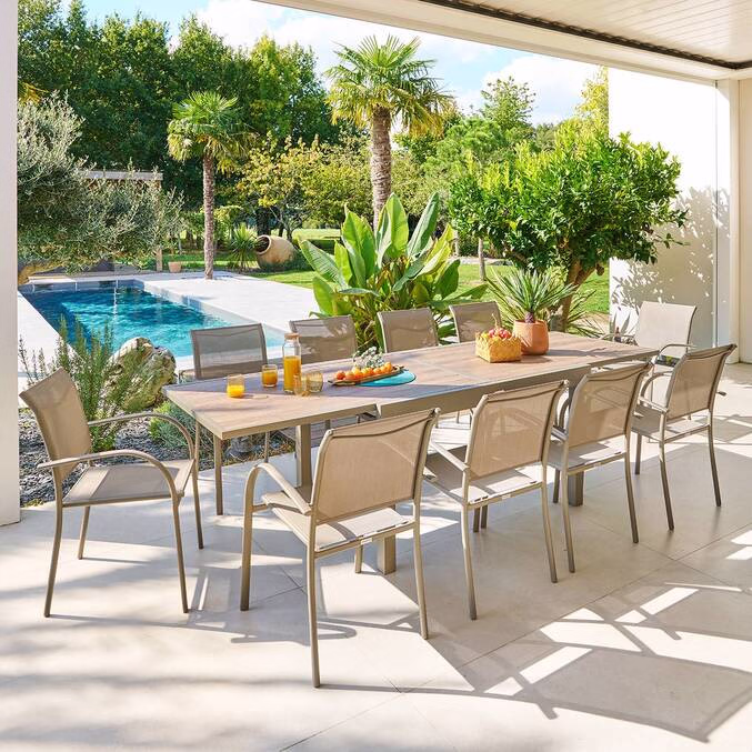 Table de Jardin Extensible Piazza Hespéride – Aluminium & Verre Effet Bois – 10 Places (135/270 cm)
